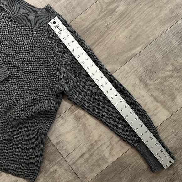 Banana Republic crew neck knit sweater - Picture 6 of 7